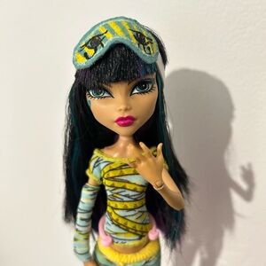Monster High Doll Cleo de Nile Creepateria (but in Dead Tired outfit)